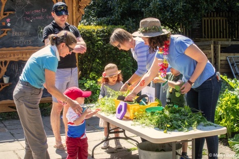 Children enjoying outdoor crafts at Cambridge University Botanic Garden